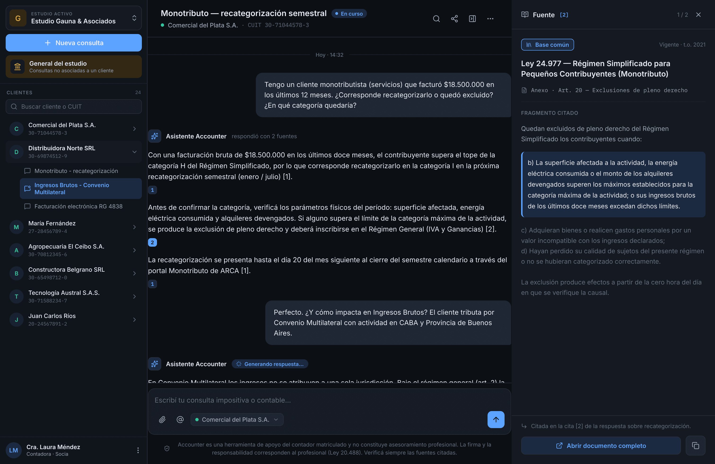 Chat de Praxis mostrando una respuesta con la fuente citada y el panel de la norma